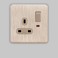 فيش ثلاثى مع مفتاح و لمبة اشارة 7×7 Parl