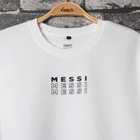 تيشيرت ابيض اوفر سايز بتصميم ميسي