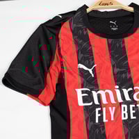 تيشيرت اسي ميلان الاساسي نسخة اللاعبين 2025-2026