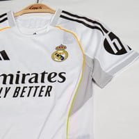 تيشيرت ريال مدريد الاساسي نسخة اللاعبين 2025-2026