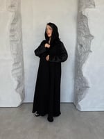 عبايه F98 القماش باربي كوري والاكمام مخمل مشجر أسو...