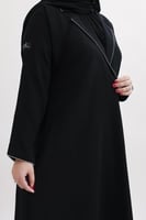 عباية F20 بليزر كوري تطريز ابيض وأسود