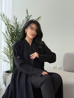 عبايه F12 القماش جوخ اسود مع هدب خفيف اسود القصه ن...