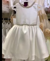 فستان اوف وايت مع ذيل خارجي