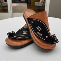 حذاء شرقي مطرز بني مع اسود