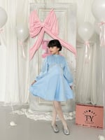 فستان سماوي باكسسوار بارز