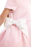 فستان راقي بفيونكات فالجوانب مع طوق شعر