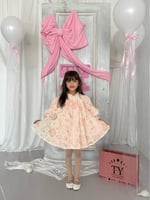 فستان خوخي ، دانتيل