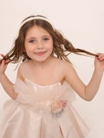 فستان وردي فاتح