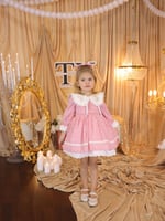 فستان الاميرات بتطريز مميز مع اكسسوار شعر