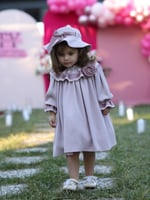 فستان وردي انيق مع قبعة