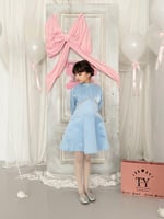 فستان سماوي باكسسوار بارز