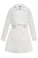 فستان ابيض راقي مع جاكيت للسن المحير