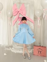 فستان سماوي باكسسوار بارز