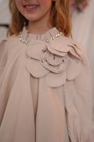 فستان ناعم ب ورده بارزه