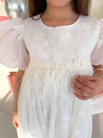 فستان مزين بالدانتيل وحبات اللولو مع طوق وشنطة