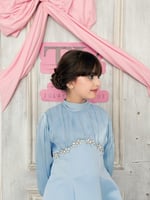 فستان سماوي باكسسوار بارز