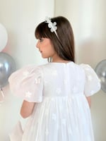 فستان مزين بالدانتيل وحبات اللولو مع طوق وشنطة