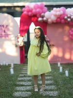 فستان اصفر فرائحي مع طوق