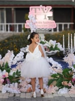 فستان ابيض ب ورود بارزه