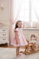 فستان مواليد بكشكشه تل بجانب واحد مع ربطة شعر