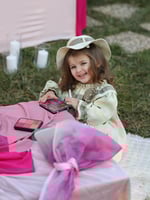 فستان زيتي انيق مع القبعه