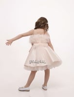 فستان وردي فاتح