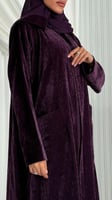عباية مخمل قطيفة بجيوب أمامية موف – متوفرة بخمس أل...