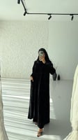 عباية مخمل قطيفة بجيوب أمامية اسود– متوفرة بخمس أل...