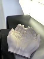 تحفه بتصميم كف اليد