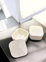 ميني علب فارغه بشكلين مختلفه