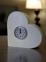 ساعه طاوله بتصميم قلب