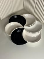 صحن صغير بتصميم هلالي