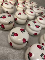 علب بتصميم شالكي فارغه