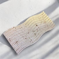 استاند متعرج بتصميم منقط