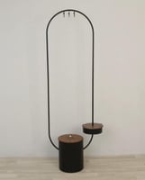 مبخرة ملابس مع علاق لون أسود