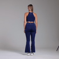 طقم رياضي بحواف واسعة