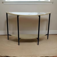 طاولة مدخل مودرن لون بيج