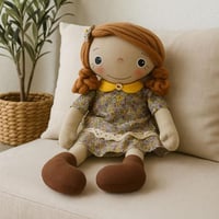 دمية قماشية ريترو بفستان مُزهر