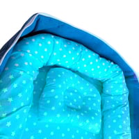 سرير أطفال بشكل حقيبة 2 في 1