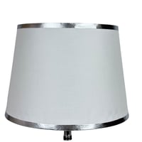 مصباح طاولة أنيق بقاعدة كريستالية وظل قماشي