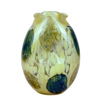 مزهرية زجاجية بتصميم انيق - لمسة فنية عصرية لديكور...