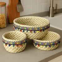 سلال مائدة مزينة بشرائط مطرزة – طقم 3 قطع