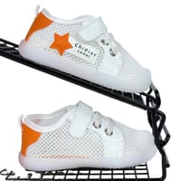 حذاء أطفال رياضي شبكي – أبيض مع نجمة برتقالية