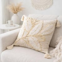 وسادة- خداديات مطرزة بنقشة اوراق طبيعية