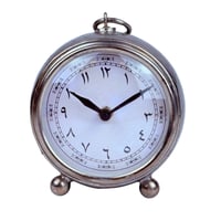 ساعات مكتبية تراثية بأرقام عربية