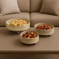 طقوم صواني دائرية أنيقة بلون بيج هادي، تجي بثلاث م...