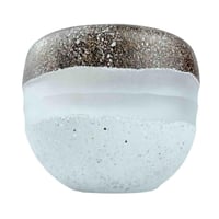 مزهرية سيراميك بتدرجات البني والأبيض