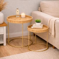 طاولة جانبية دائرية من الخوص مع قاعدة معدنية ذهبية
