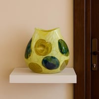 مزهرية زجاجية فنية بنقوش دائرية ملونة